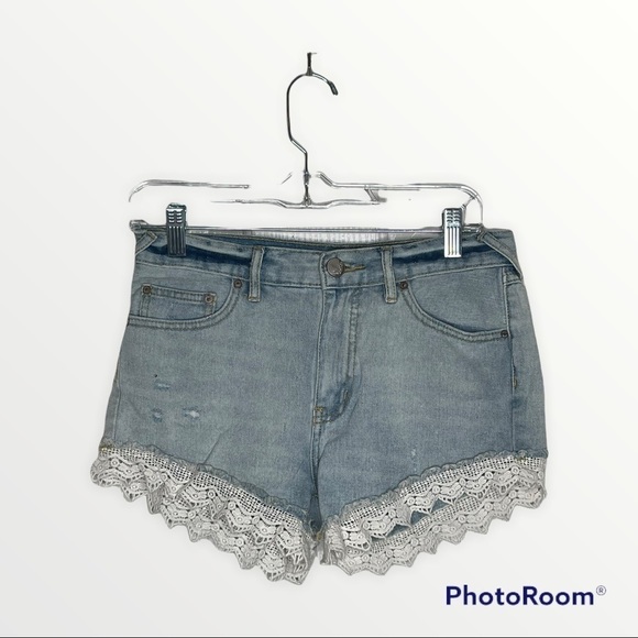 FREE PEOPLE Lace Trim Light Wash Denim Shorts, Size 26 - Picture 9 of 15
